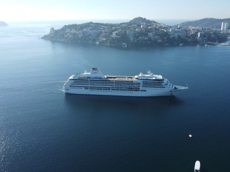 Llega tercer crucero a la bahía de Acapulco