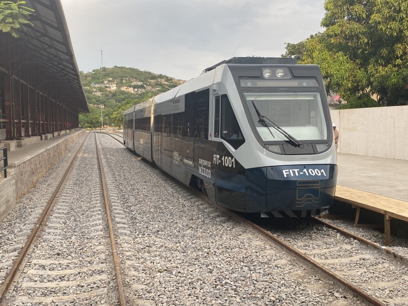 Llega tren de pasajeros del Corredor Interoceánico a Salina Cruz