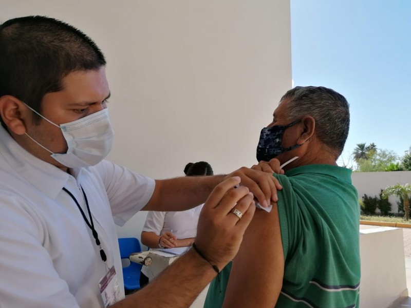 Llega vacuna de la influenza en centro de salud urbano