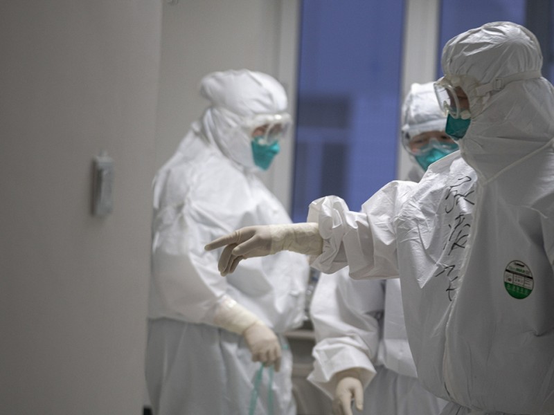 Llegada de vacuna es un respiro: Médico en primera línea