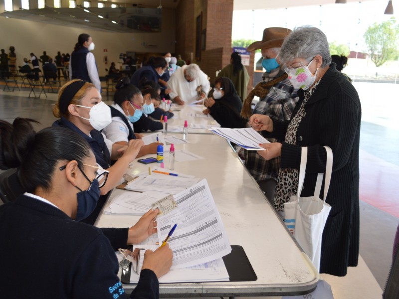 Llegan a Guanajuato vacunas para reforzar a adultos mayores