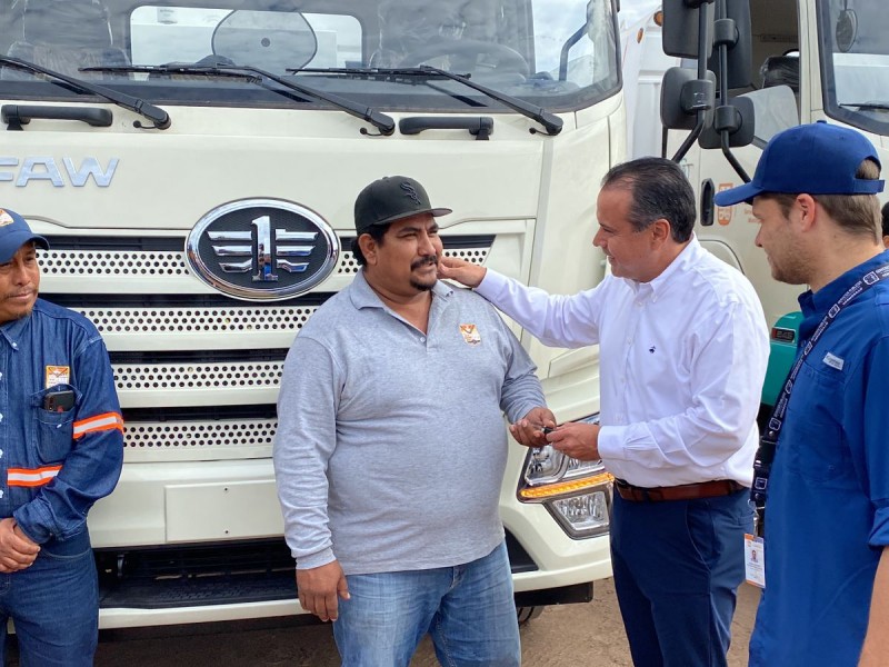 Llegan a Hermosillo 25 nuevos camiones recolectores de basura