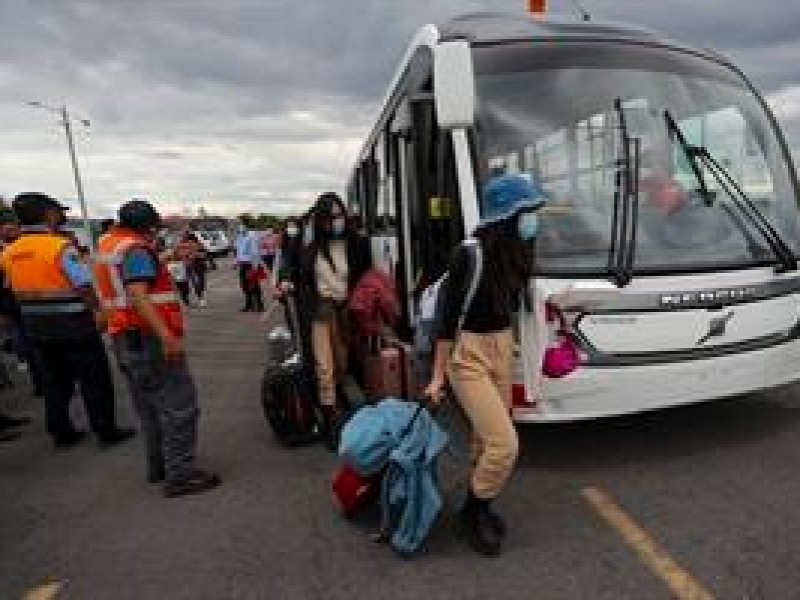 Llegan a Quito siete ecuatorianos que México ayudó a evacuar