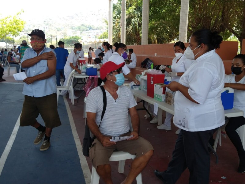 Llegan a Zihuatanejo, vacunas anticovid sobrantes de otros municipios