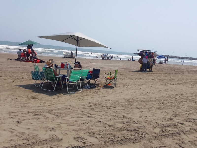 Llegan turistas a Boca, califican playas como más tranquilas