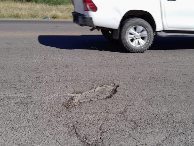 ¡Llena de baches! Pésimas condiciones en carretera Los Mochis-Ahome