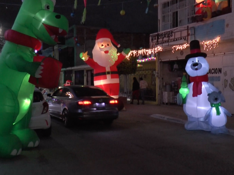 Llenan de luces toda una calle y llega la felicidad