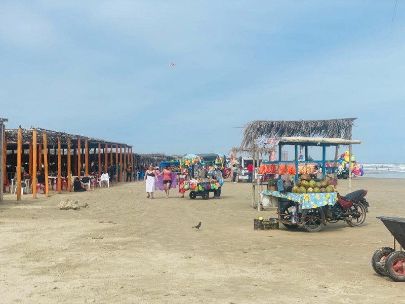 Llenas las playas de Tuxpan por fin de semana largo