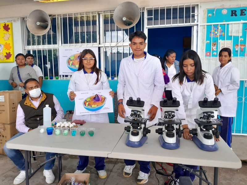 Lleva CBTA Feria de la Ciencia a escuelas de Ario.