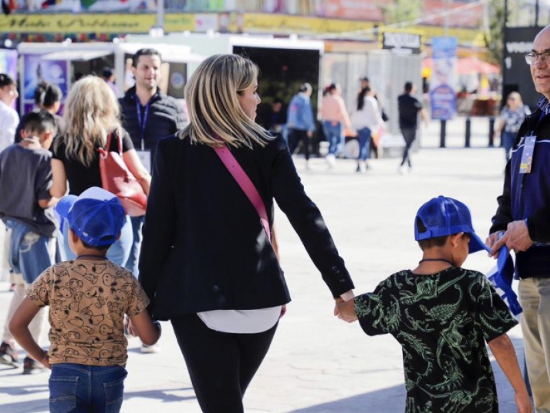 Lleva DIF a la Feria a niños institucionalizados