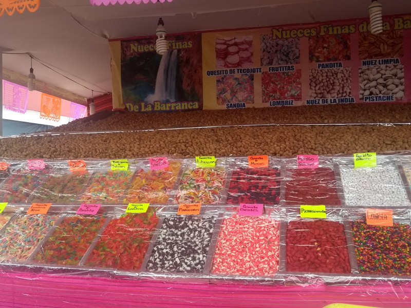 Llevan 20 años ofertando dulces regionales en Colima