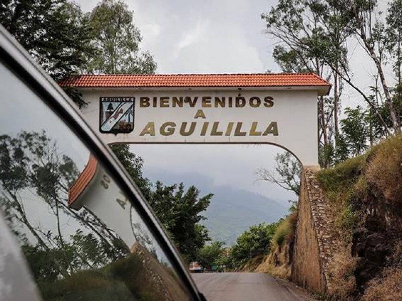 Llevan 4 días incomunicados habitantes de Aguililla