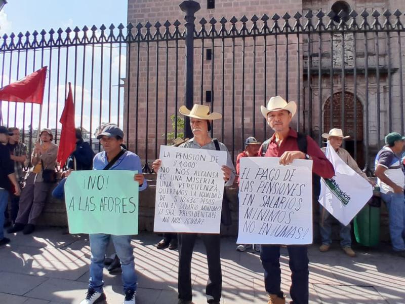 Llevan al Gobierno de Michoacán demandas sobre pensiones, medio ambiente y magisterio