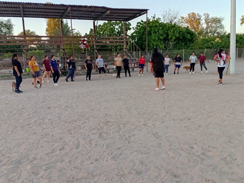 Llevan clínicas de béisbol al Valle de Empalme