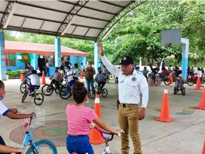 Llevan cultura vial a escuelas de Álamo