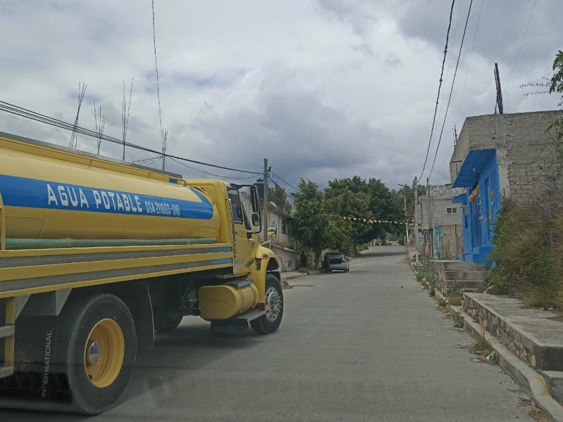 Llevan días sin agua en colonia Santiago Tula