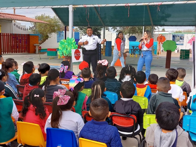 Llevan educación vial a planteles escolares