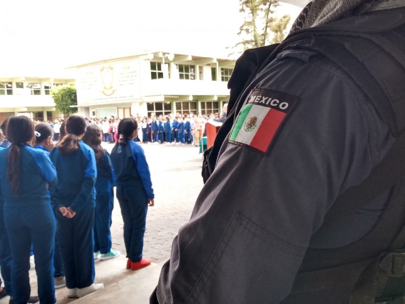 Llevan feria por la paz a secundaria