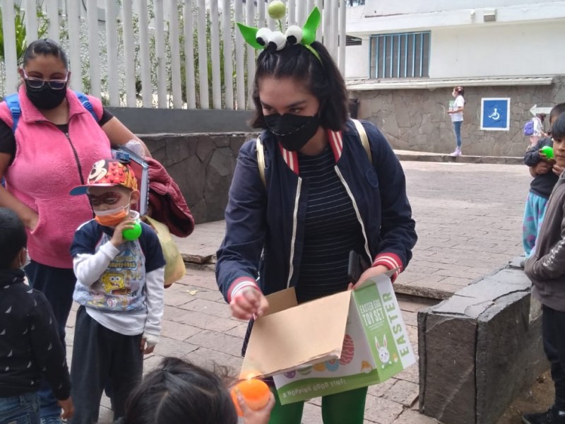 Llevan juguetes a niños de los hospitales mexiquenses