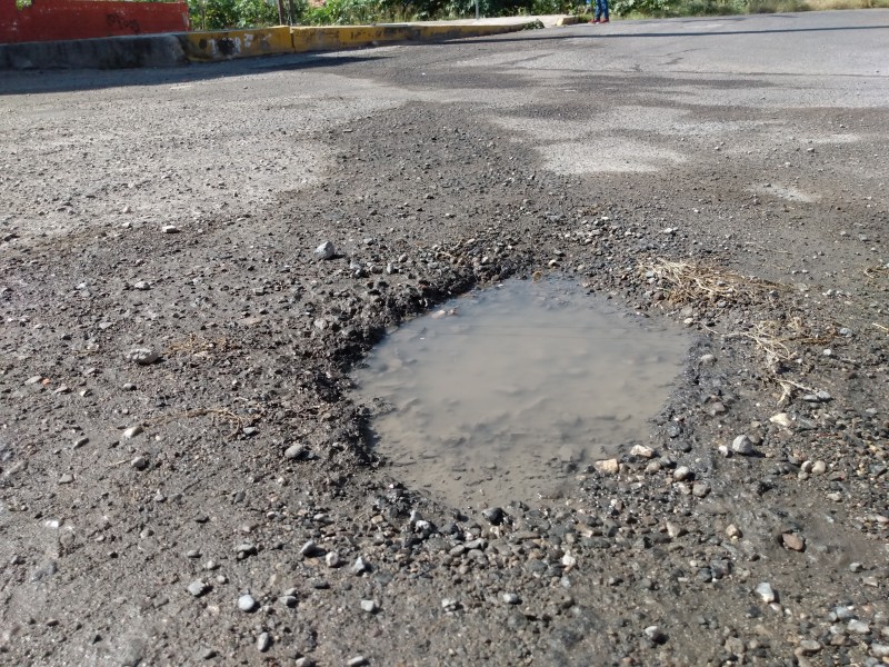 Llevan meses con fuga de agua