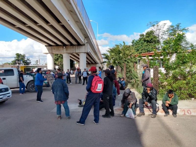 Llevan Navidad a migrantes