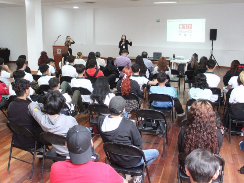 Llevan pláticas a estudiantes sobre trastornos alimenticios