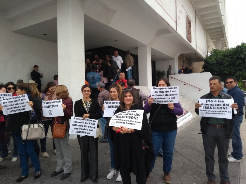 Llevan sindicatos protestas al Congreso