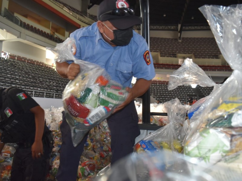 Llevan víveres enviados por gobierno federal a zona norte