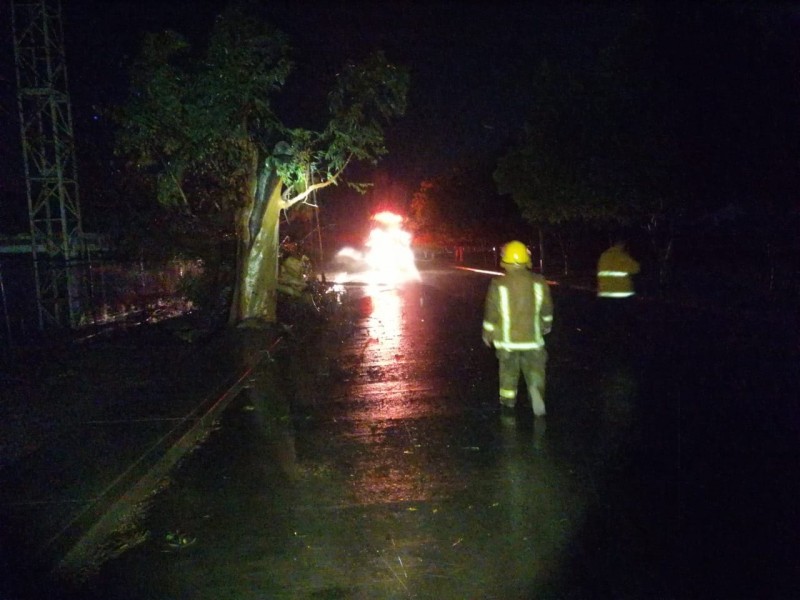 Lluvia causa destrozos en Navojoa