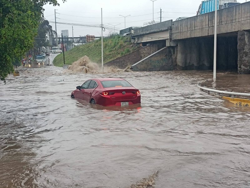 Lluvia colapsa al sur de la Zona Metropolitana