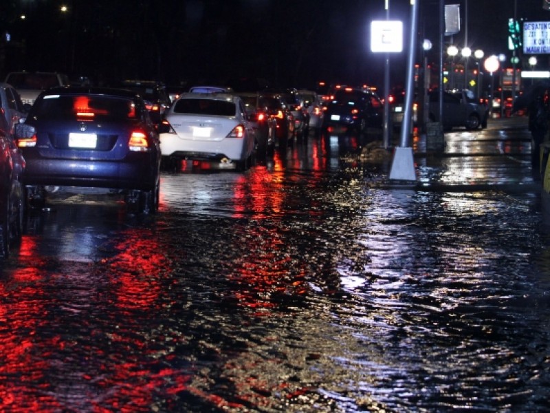 Lluvia complica circulación en CDMX