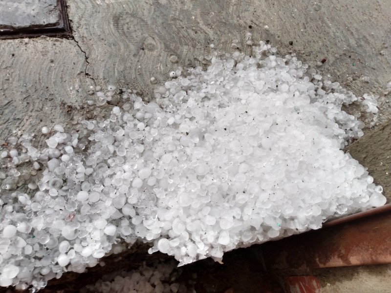 Lluvia con granizo deja afectaciones en Zamora