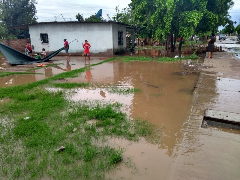 Lluvia deja 20 viviendas inundadas en El Burrión