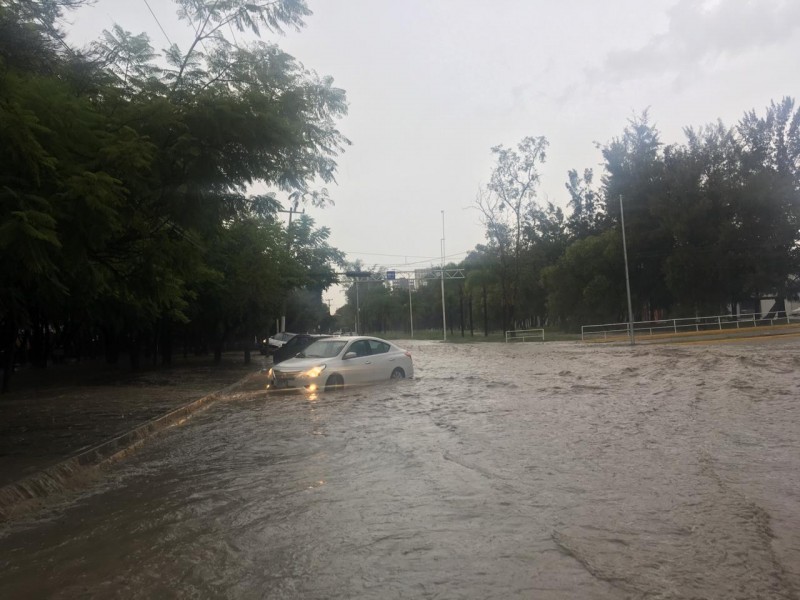 Lluvia deja afectaciones en Guadalajara y Zapopan