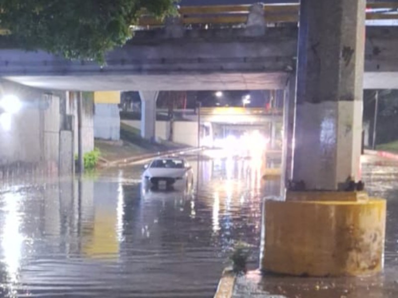 Lluvia deja encharcamientos e inundaciones en la ZMG