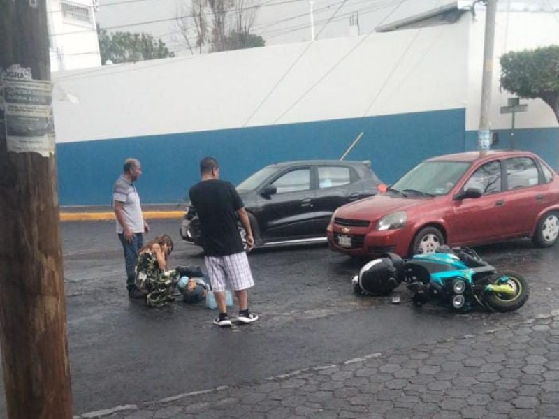 Lluvia dejó accidentes por piso mojado, incrementan hasta 40%