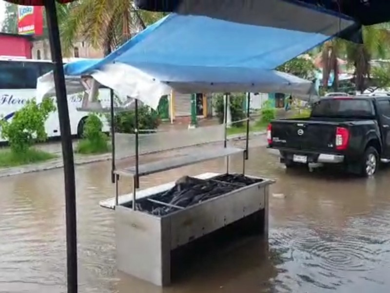 Lluvia dejó inundaciones en Rincón de Guayabitos