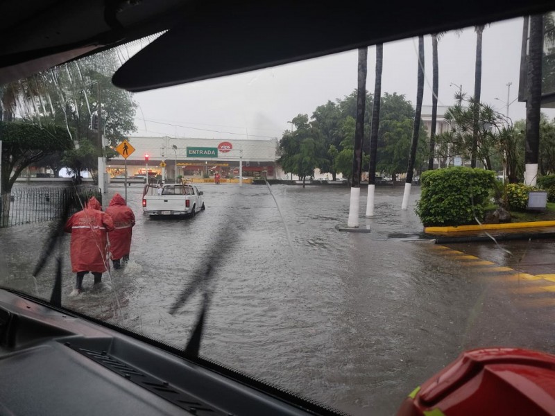 Lluvia deja encharcamientos en la Zona Metropolitana