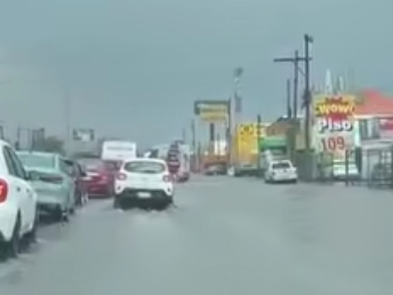 Lluvia genera anegamientos en distintos puntos de Xalapa