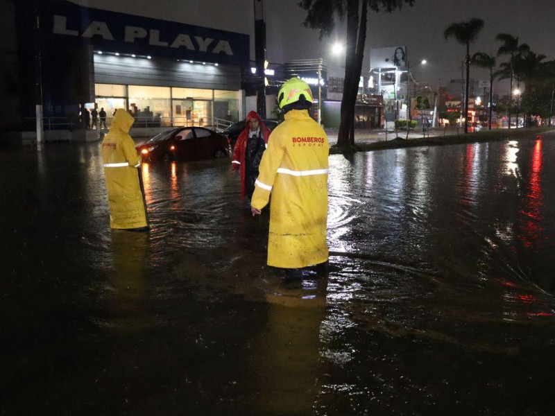 Lluvia causa caos en Guadalajara, Ocotlán y Tequila, reportan víctima en Tonalá