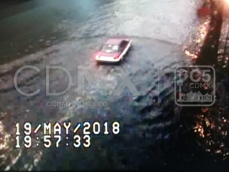 Lluvia provoca encharcamientos en vialidades de la CDMX