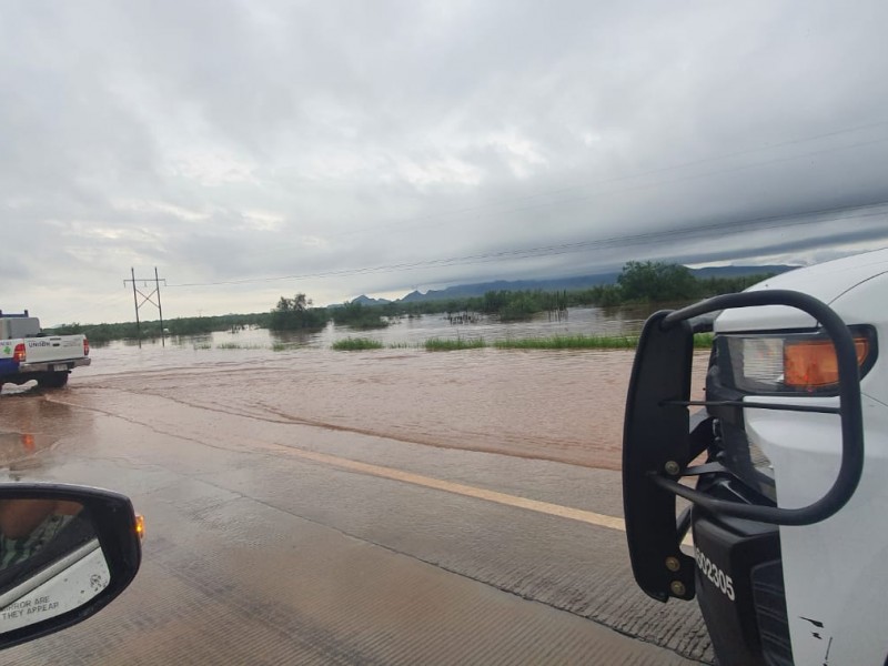 Lluvia provocó inundamientos en tramos carreteros en Sonora