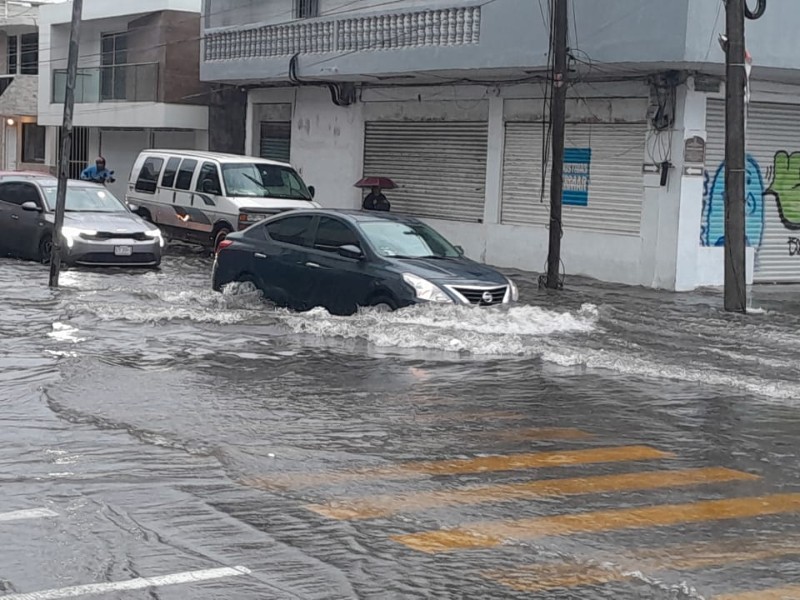 Lluvia provocó retrasos a ciudadanos y afectaciones en zona conurbada