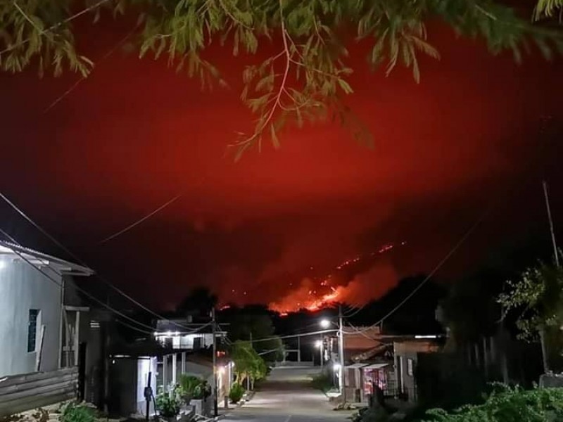 Lluvia sofoca fuerte incendio en Villacorzo