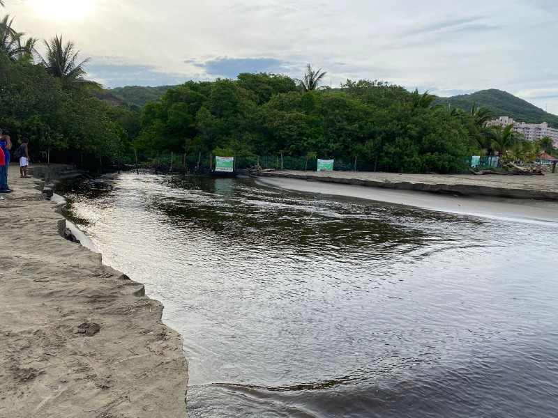 Lluvias abren barra en laguna El Negro-Playa Linda