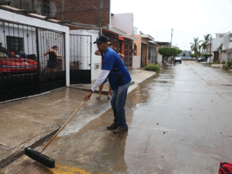 Lluvias afectan a 25 colonias de Mazatlán