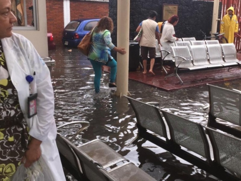 Lluvias afectan hospital de Ticomán