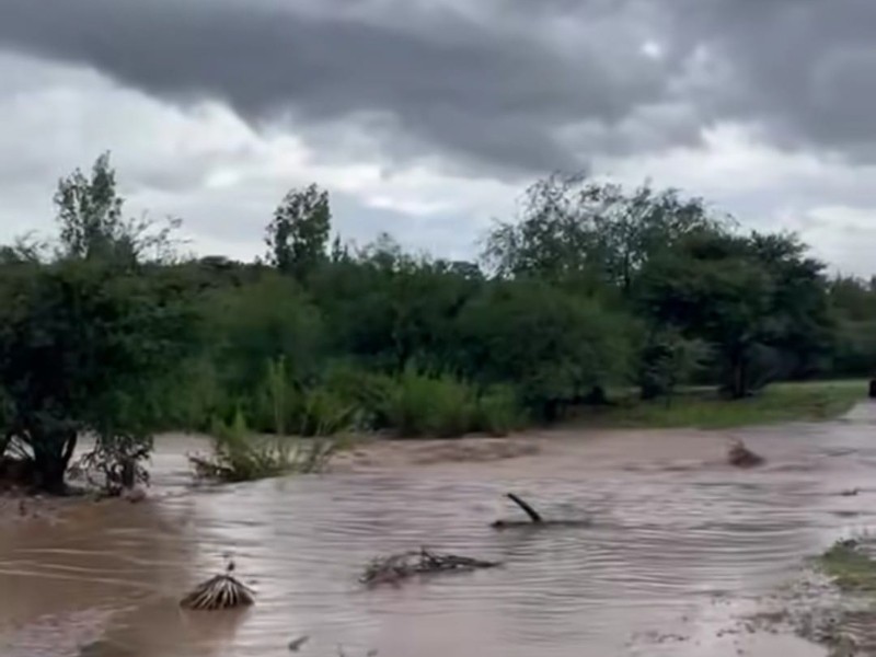 Lluvias aíslan a comunidades en Durango