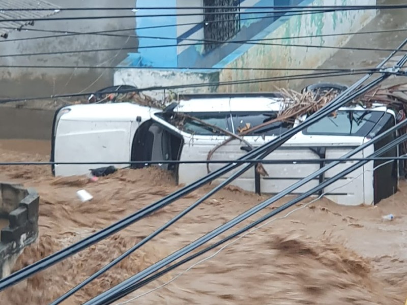 Lluvias causan daños en Acapulco y Ometepec