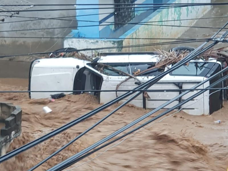 Lluvias causan daños en Acapulco y Ometepec